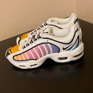 NIKE AIR MAX 98 TAILWIND IV WOMENS SHOES